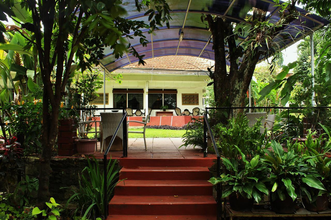 Reddoorz Hostel @ Dago 2 Bandung Extérieur photo